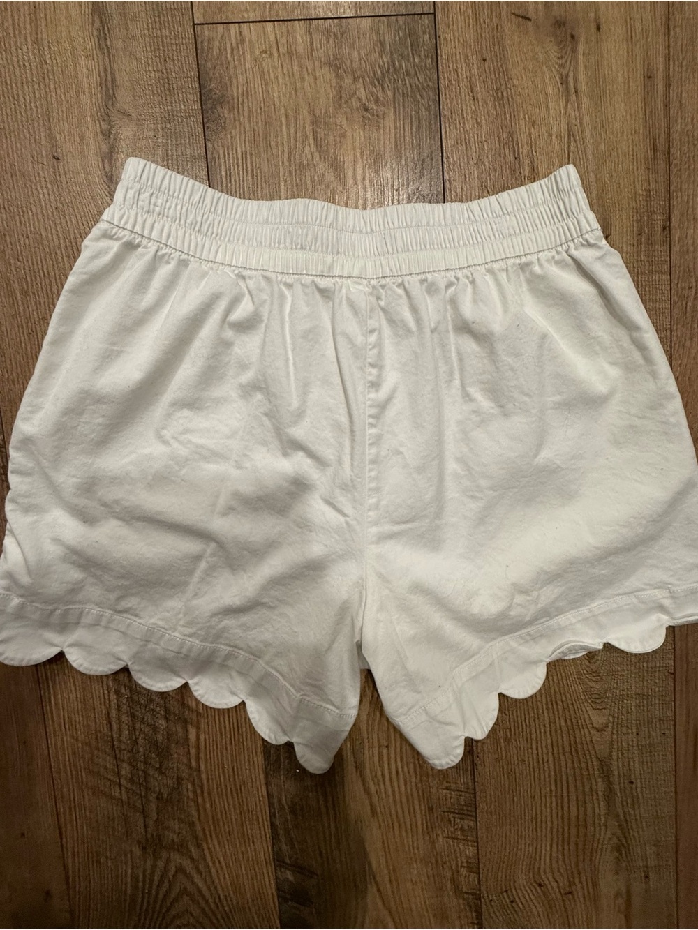 Women’s White Comfortable cotton fabric, Scallop Hem, Elastic Waist Shorts-lined